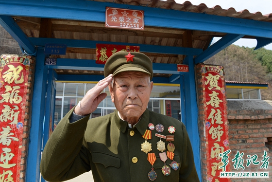 抗戰老兵周軍：“再留幾個槍眼也值得”