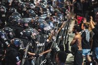 西征時(shí)評(píng)|“警察殺人”暴露美國(guó)人權(quán)丑態(tài)！