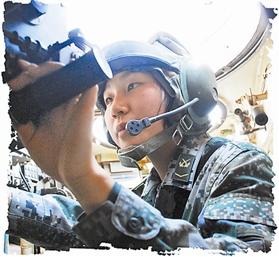 哪項(xiàng)規(guī)定說(shuō)女兵不能訓(xùn)裝甲車？她偏不信！