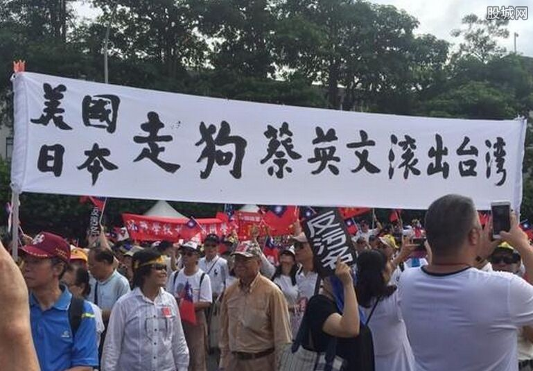 蔡英文面對(duì)抗議風(fēng)暴該如何“突圍”？