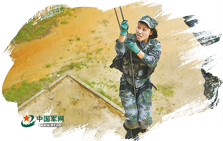 登臺能講課下臺能戰(zhàn)斗，這個女兵夠辣！