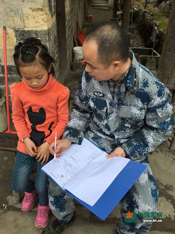 
這個(gè)轉(zhuǎn)業(yè)軍人十年間資助4000貧困學(xué)生