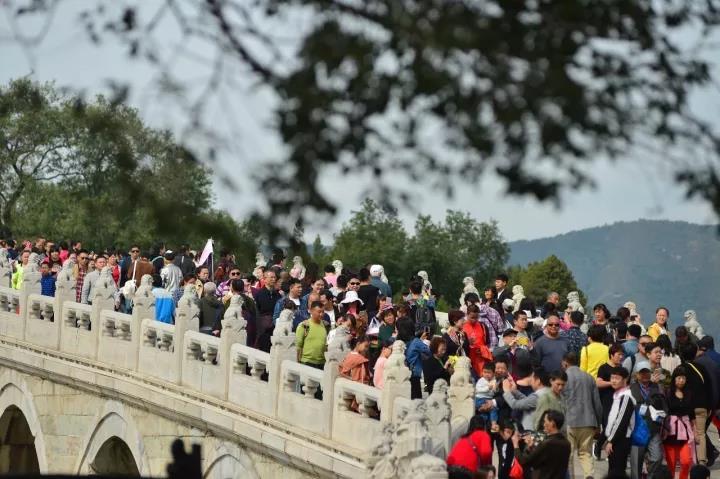 中國景區(qū)門票豈能“媚外”“苛內(nèi)”