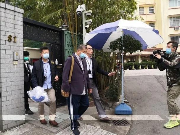 剛剛，黎智英被拘捕