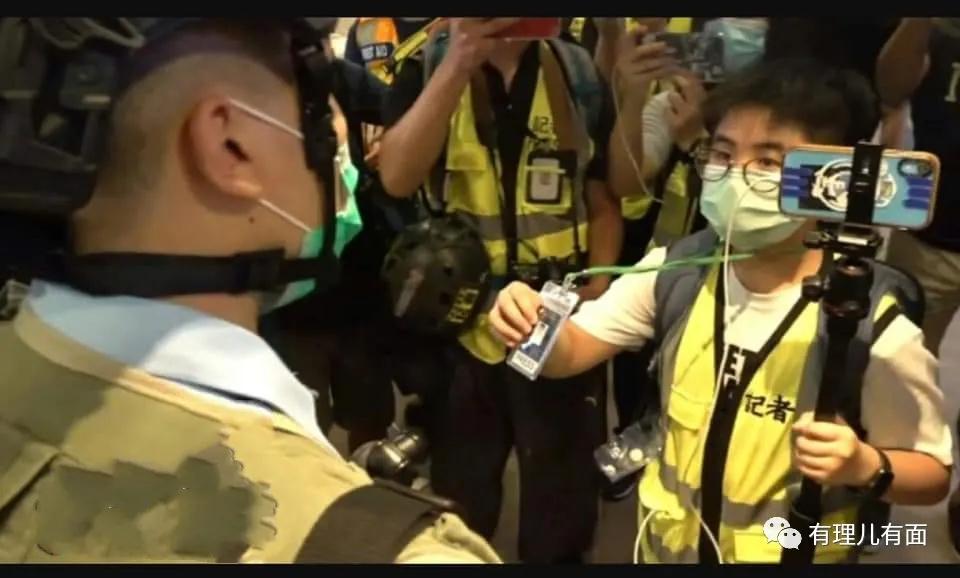 十三歲暴徒記者，揭了誰的畫皮？
