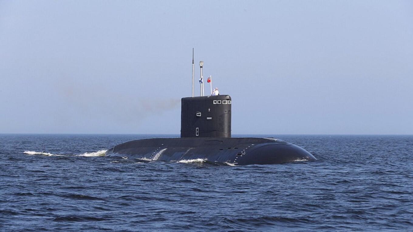 美潛艇在俄附近現(xiàn)身后，美國海岸突然浮出俄軍潛艇
