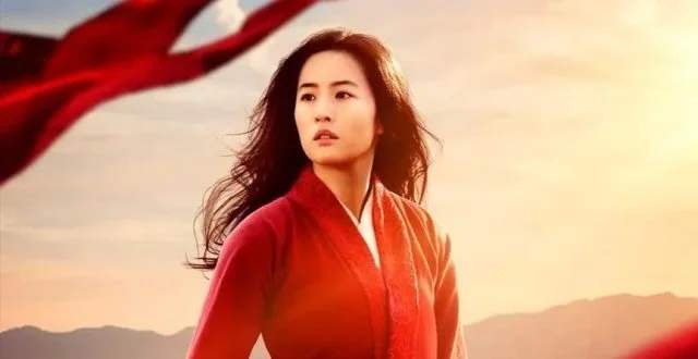 趙立堅(jiān)點(diǎn)贊當(dāng)代花木蘭劉亦菲，或?qū)椤痘咎m》插上票房的翅膀