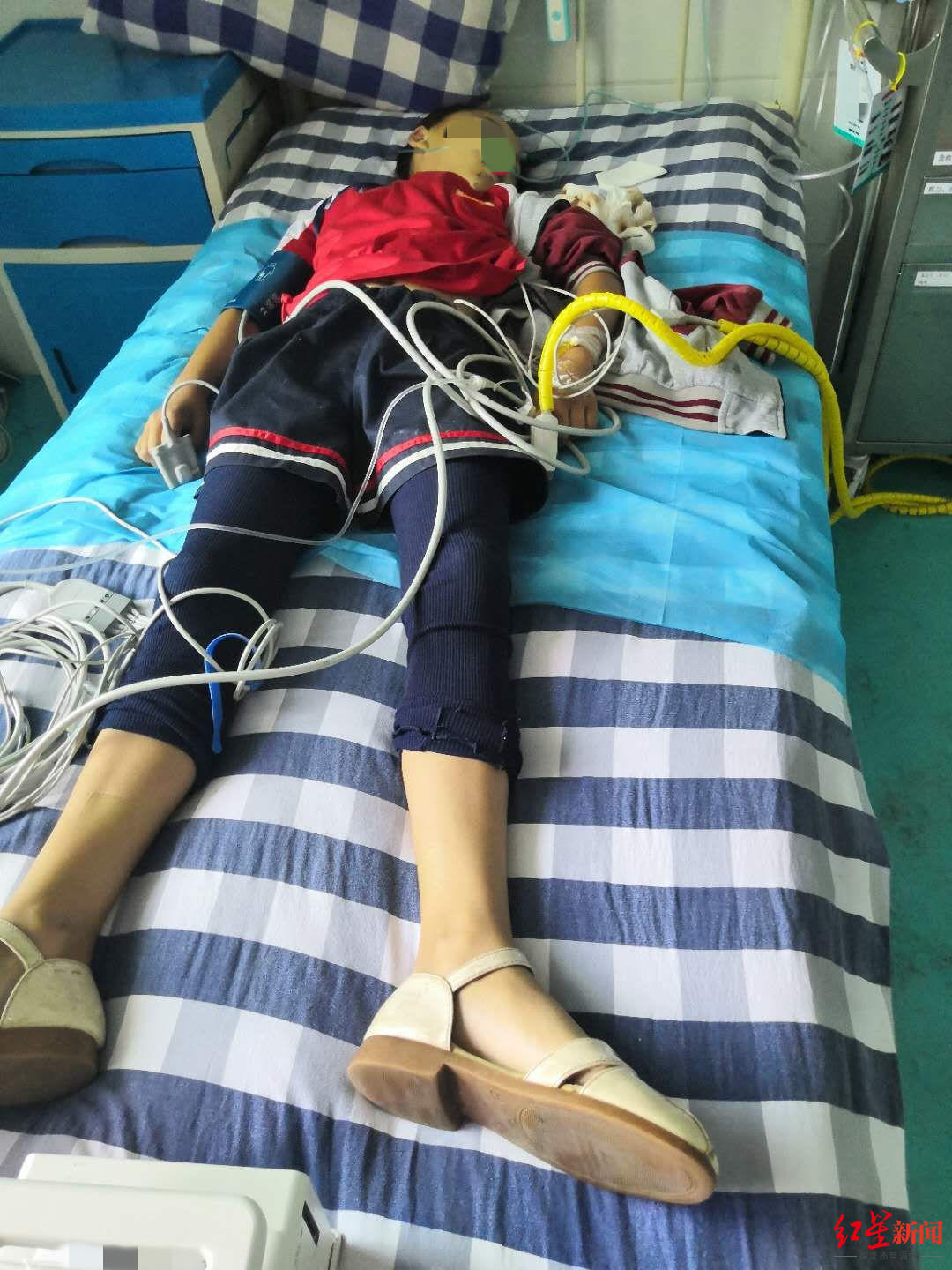 四川一家長(zhǎng)稱孩子被老師體罰后身亡：因做錯(cuò)題被揪耳朵打腦袋