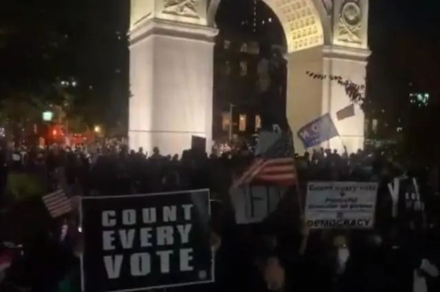紐約爆發(fā)大規(guī)?？棺h活動(dòng)抗議者縱火、與警方互毆
