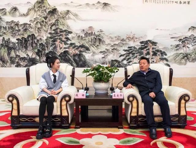 薇婭與合肥市委書記會談，“檸檬精”們別“酸”！