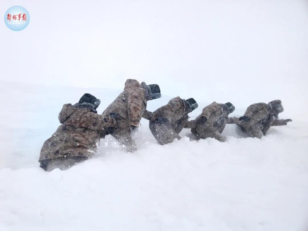 零下40℃，齊腰深的雪……致敬，邊防線上“移動(dòng)的界碑”！
