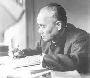 李強(qiáng)：研制出我黨第一部無(wú)線電收發(fā)報(bào)機(jī)