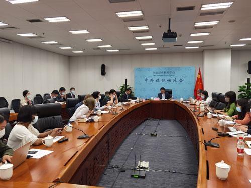 外交部就“支持非洲發(fā)展伙伴倡議”舉行中外媒體吹風會