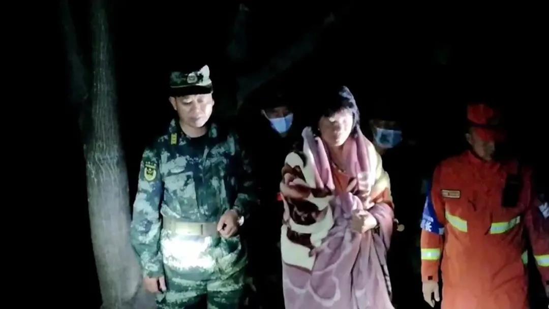 兩地接連地震，子弟兵緊急馳援！