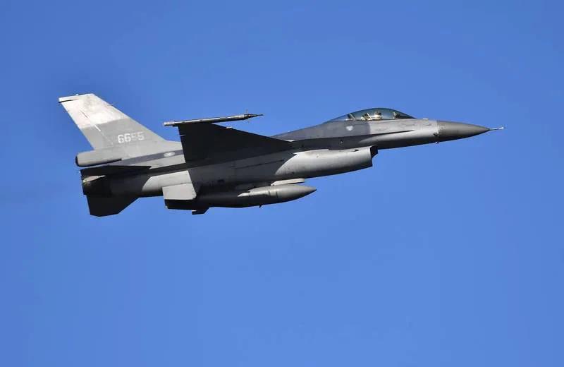 臺灣4架F-16A詭異行蹤引發(fā)全網(wǎng)關(guān)注，對岸小蔡的“逃跑計(jì)劃”？