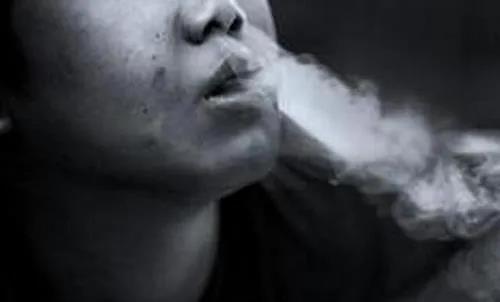 吸毒藝人宋冬野要復(fù)出，全網(wǎng)震怒！粉絲竟然還辱罵緝毒警察