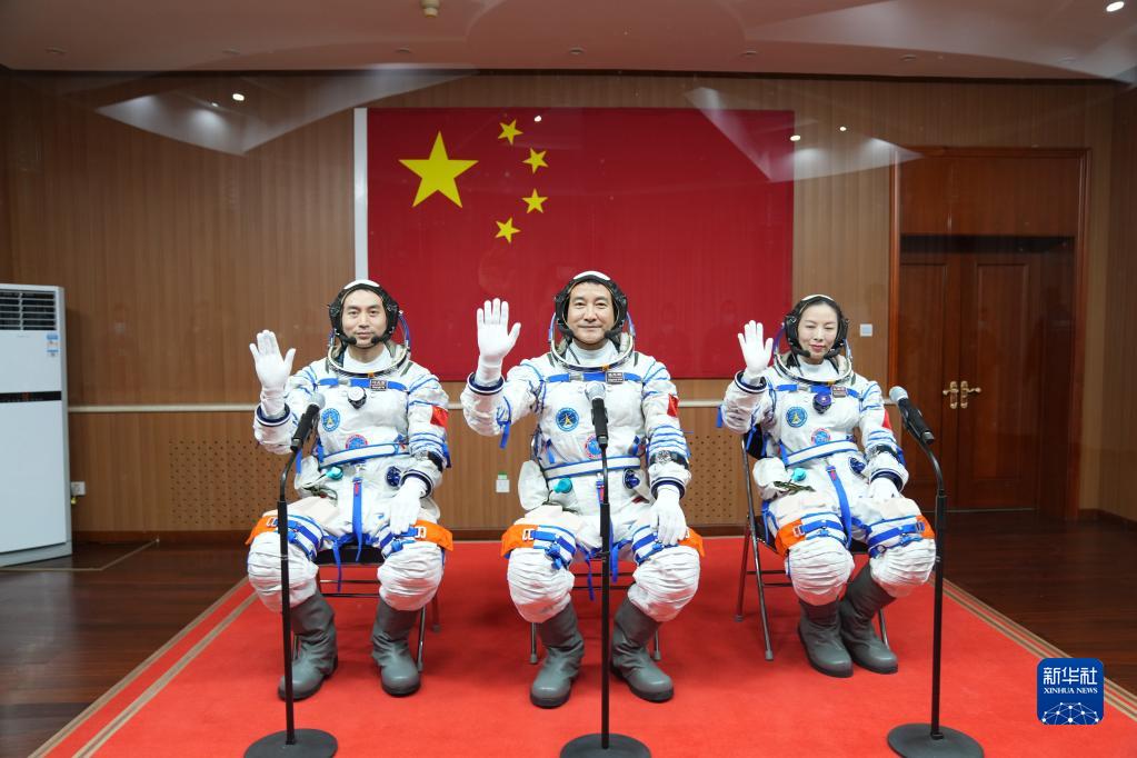 月下棹神舟 星夜赴天河——神舟十三號飛天紀實