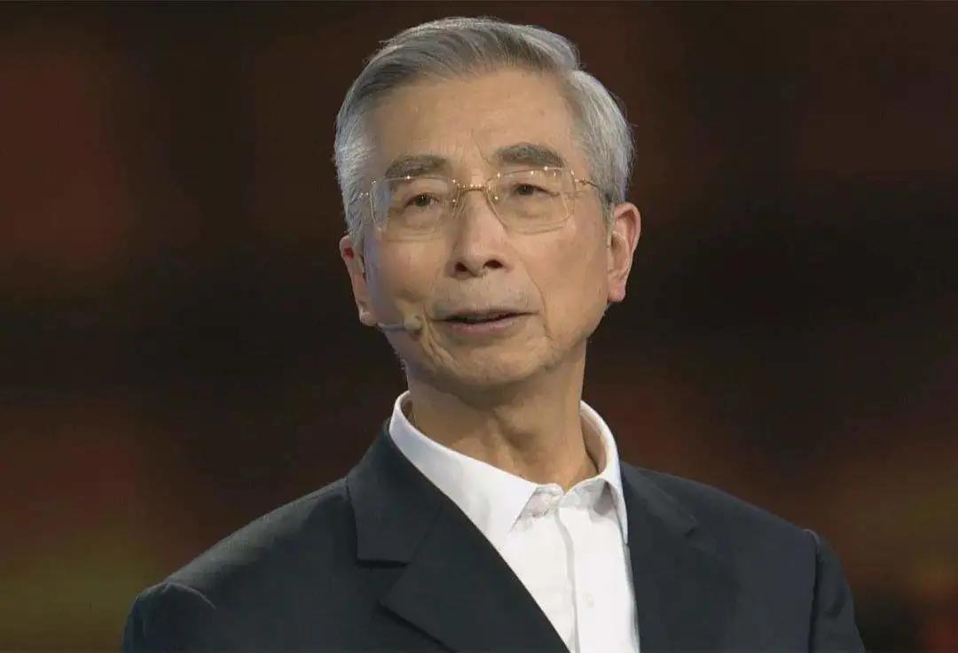 長使英雄淚滿襟！致敬倪光南院士！