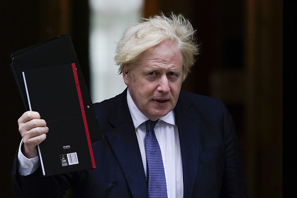 英媒：為挽救自己首相職位，約翰遜謀劃要拿BBC開刀