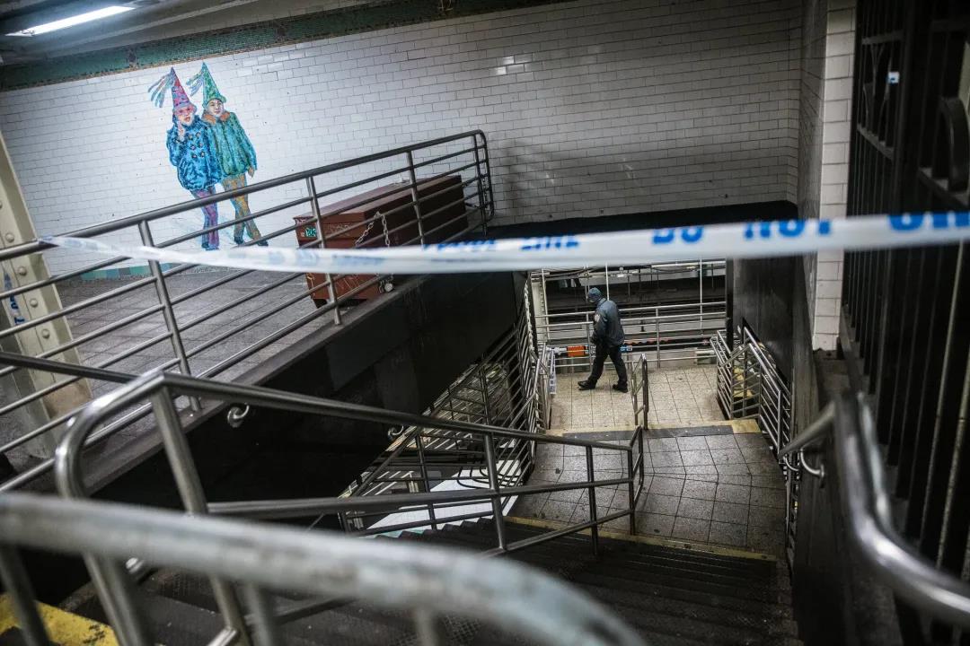 女高華幫助流浪漢10年卻被流浪漢殺死，黑人行兇后大叫我是上帝