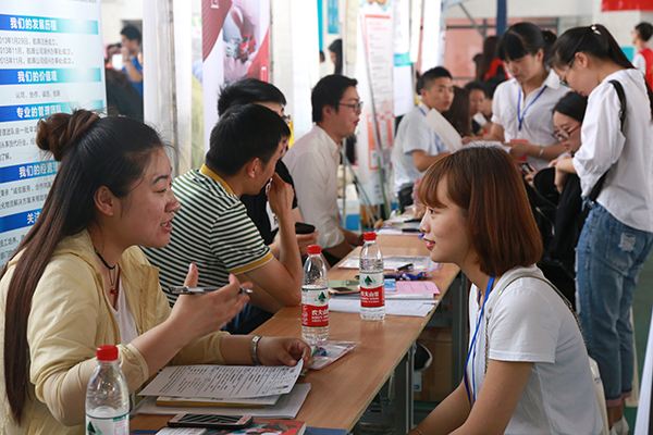 大學(xué)生實習(xí)不是“法外之地”