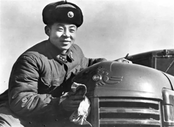 60多年前，這個(gè)年輕人曾這樣叩問內(nèi)心：你，為未來帶來了什么？