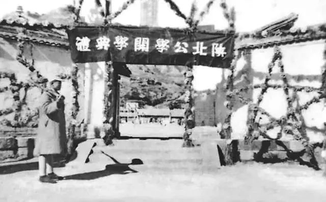 這所建在山溝里的學(xué)校，為什么會(huì)在這場(chǎng)百年大會(huì)上被提及？
