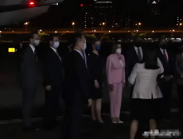 佩洛西竄訪臺(tái)灣，大家別“急著失望”，好戲在后頭！