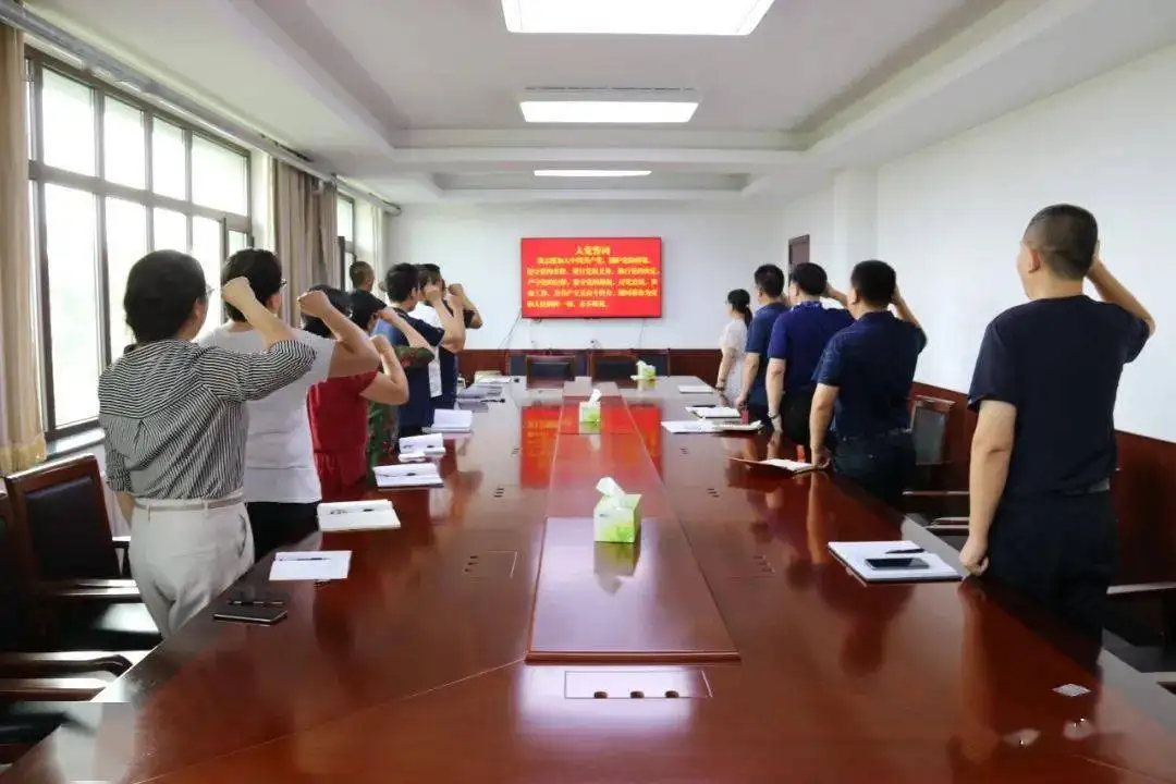 從嚴(yán)教育管理監(jiān)督護(hù)航年輕干部健康成長