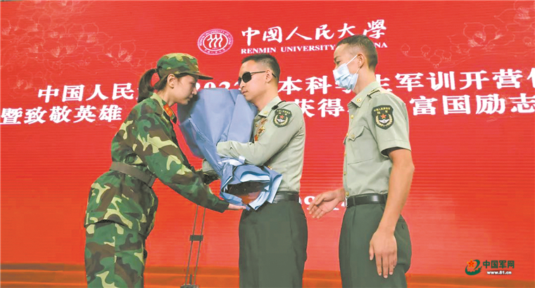 “八一勛章”獲得者杜富國擔(dān)任高校國防教育“榮譽(yù)輔導(dǎo)員”