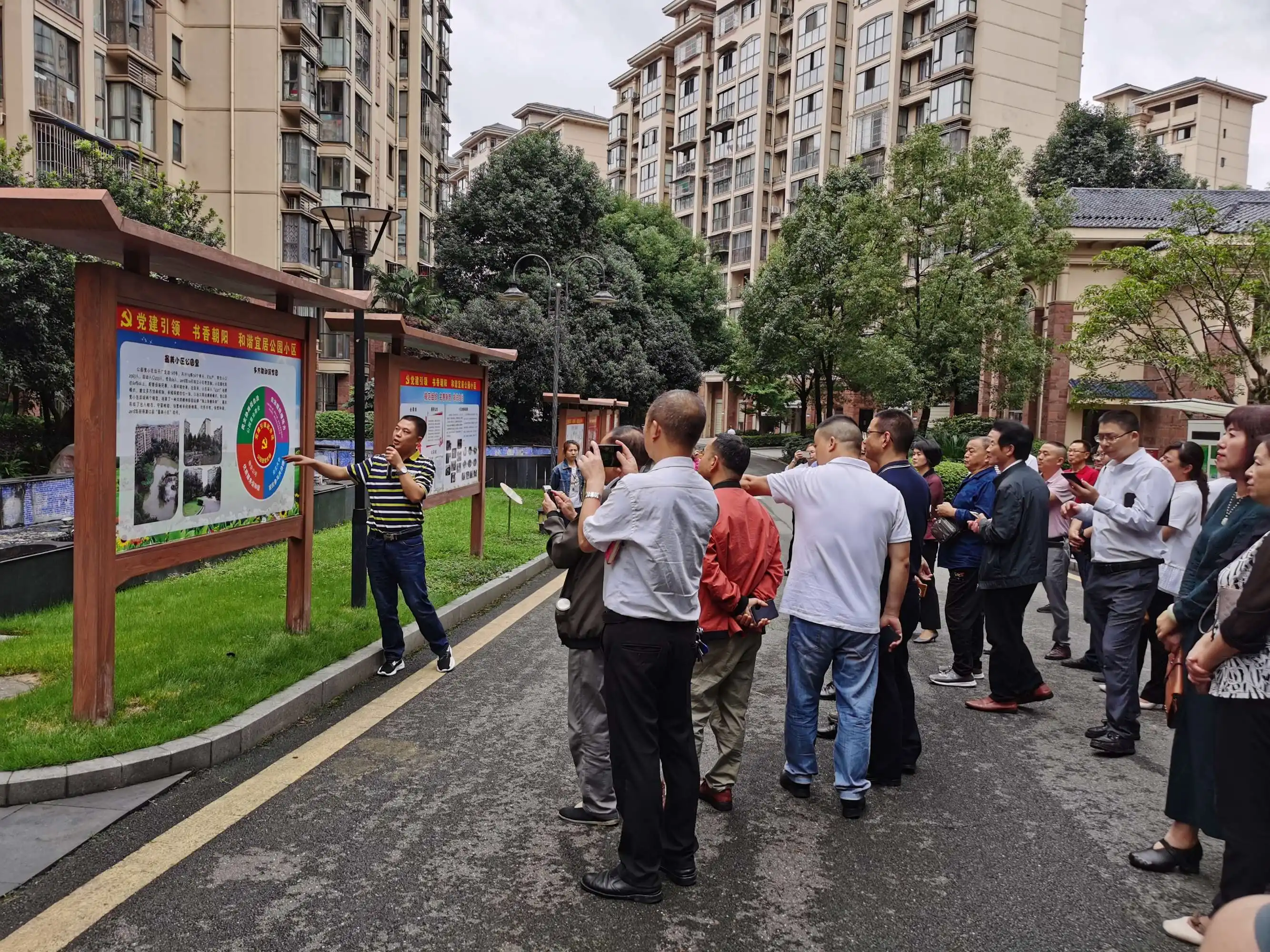 解決小區(qū)治理難，探索共建共管新機(jī)制