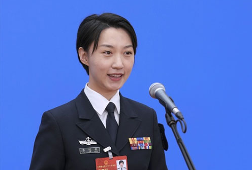 軍隊(duì)人大代表朱悅萌：闊步星辰大海 逐夢(mèng)萬(wàn)里海天