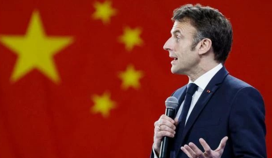 西方輿論圍剿馬克龍，全村的美狗都在吠！