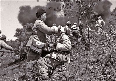 “哪里有傷員，就到哪里去”：抗美援朝戰(zhàn)爭期間的戰(zhàn)場救護
