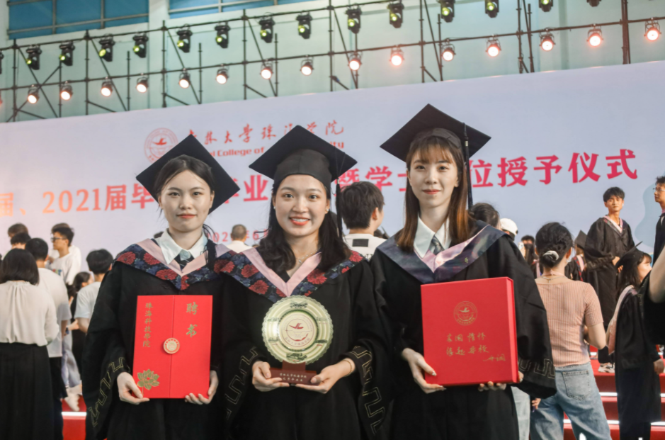 重啟畢業(yè)典禮，這種被惦記的感覺(jué)，真好！