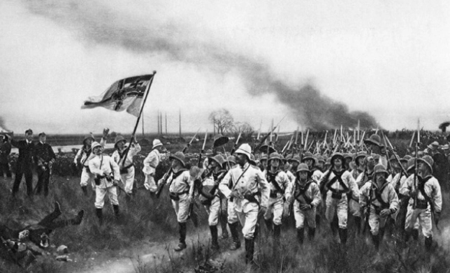 1900年，八國(guó)聯(lián)軍侵占北京，中國(guó)自此淪為半殖民地半封建社會(huì)