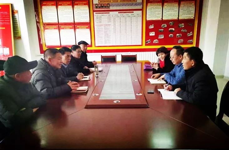退休不忘獻(xiàn)余熱，反哺鄉(xiāng)村助振興