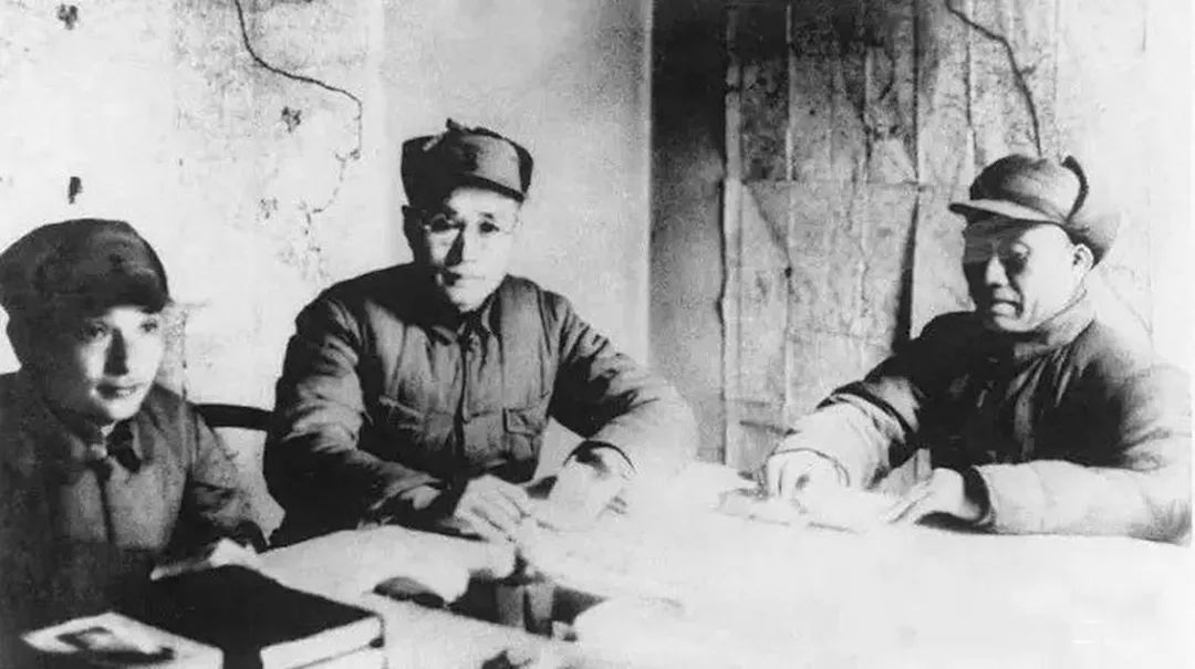 鄧小平與抗戰(zhàn)時(shí)期黨的建設(shè)，較早提出并使用“毛澤東思想”